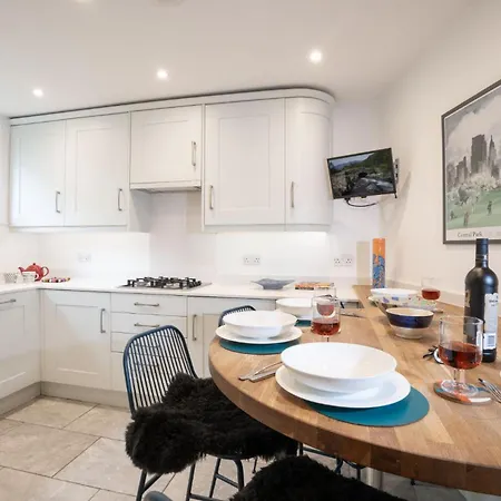 Charming 3-bedroom Barn In By Letmestay