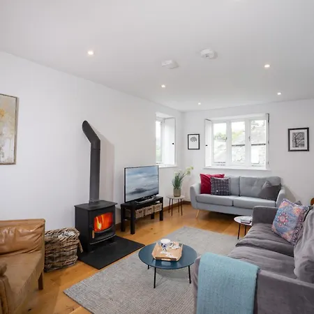 Charming 3-bedroom Barn In By Letmestay *
