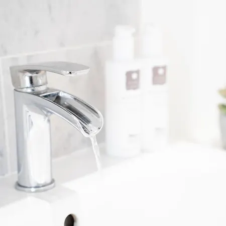 Charming 3-bedroom Barn In By Letmestay Holiday home *