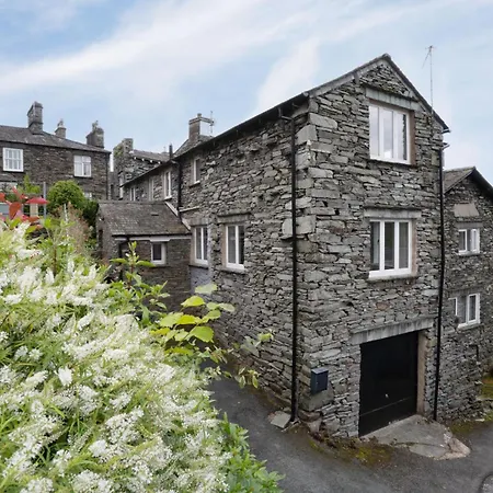 Charming 3-bedroom Barn In By Letmestay Holiday home