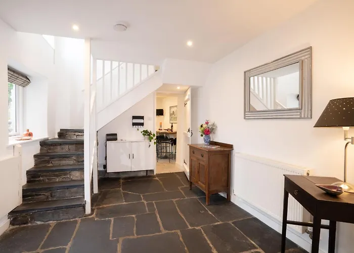 Charming 3-bedroom Barn In By Letmestay